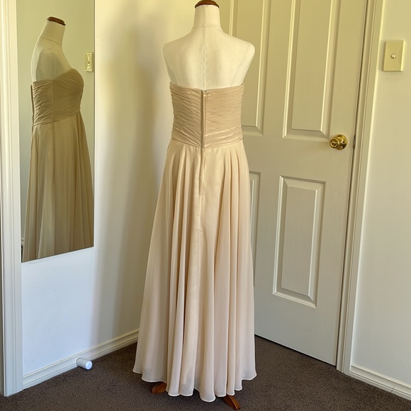 Stunning cream gown perfect for prom or wedding - Picture 3 of 16